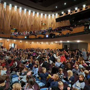 Besuch der kleinen Hexe in der Komischen Oper - Schillertheater-