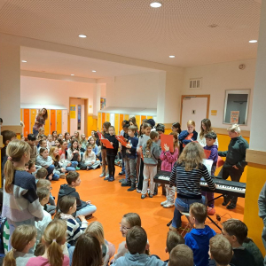 Adventliches Flursingen der 5a