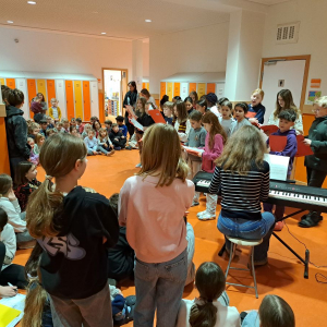 Adventliches Flursingen mit Fr. Kaping und der 5a