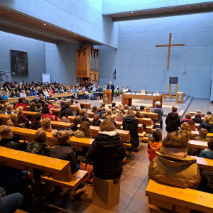 Andächtiges Lauschen Begrüßung durch Herrn Pritsch