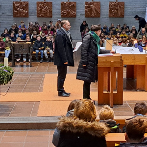 Einleitende Worte Frau Halle, Herr Pritsch