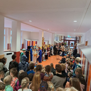 gitarrenunterstuetzung-durch-frau-poehlitz