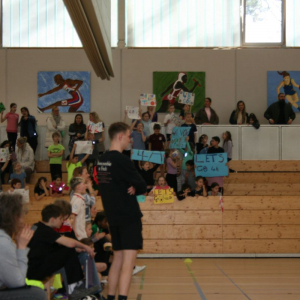 Anfeuern und gebanntes Schauen