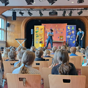 In der Aula- Ridiculous Rhyme Show