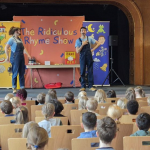 Ridiculous Rhyme Show in der Salvator-Grundschule