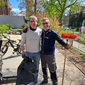 Mitglieder des Elternratsvorstands motiviert und fleißig dabei, Fr. Morato war ebenfalls voll bei der Sache