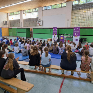 Wissensshow für Grundschüler in der Sporthalle 